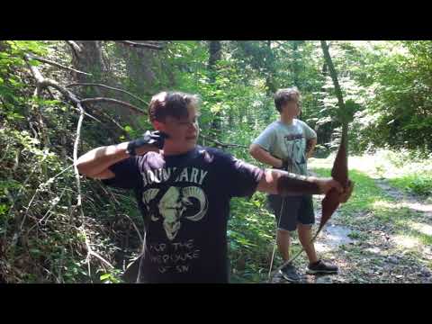 Bogenschießen bei 35° Hitze - Brave Burschen :-)