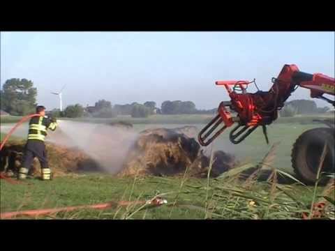 Broei in opgeslagen strobalen zorgt voor urenlange inzet brandweer