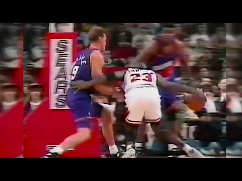 Michael Jordan Killing Thunder Dan Majerle! (1993.03.30)