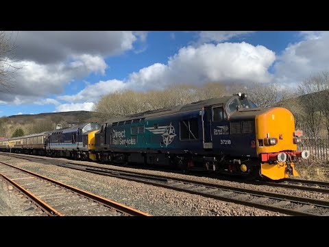 (Class 37 Doubleheader) 37218 And 37425 Pass Diggle Jn Working 1Z12