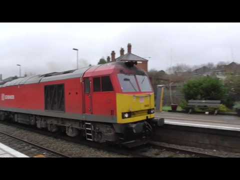 60020 and 66001 tnt with The Mini Tug through Evesham 02/01/2016