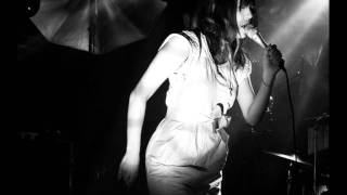 Blonde Redhead -  Signs Along The Path (safetywords Remix)