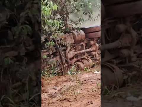 Grave acidente com caminhão de carga paralisa trânsito