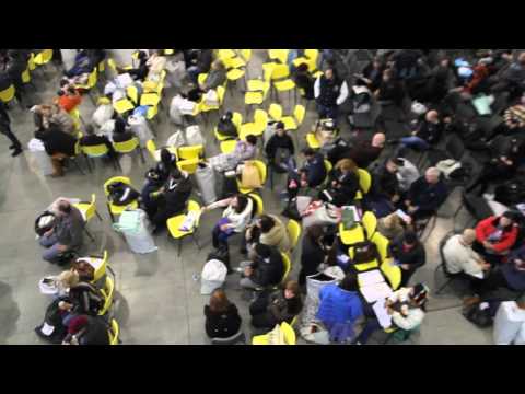 Кошмарна нощ: Хиляди спаха край чували с бюлетини (Видео обновена)