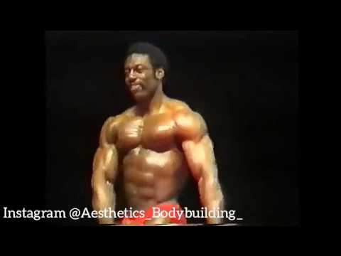 💥 Brian Buchanan posing...