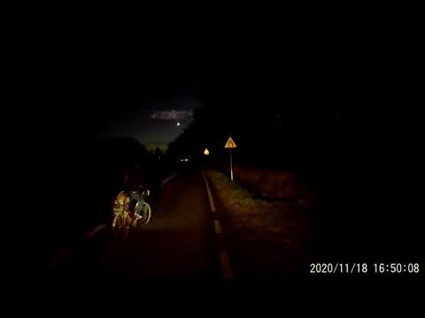 Ta rowerzystka kiedyś zginie