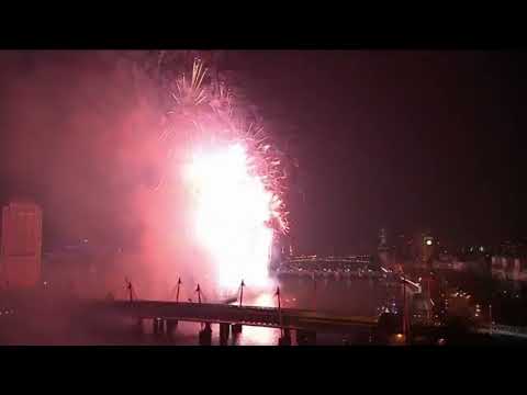 London New Year's Eve Fireworks 2015 - crystal clear soundtrack