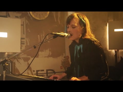 Jolly Goods -  If I Were A Woman // Live at Antje Oeklesund Berlin