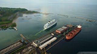 preview picture of video 'Wiosenna Gdynia - z Lotu Ptaka / Spring in Gdynia - Aerial footage'