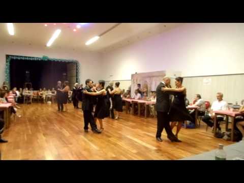 Equipo tanguero de La Friulana bailan en La Friulana Tango 4 Diciembre 2016