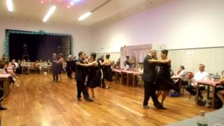 Equipo tanguero de La Friulana bailan en La Friulana Tango 4 Diciembre 2016