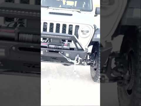 Custom 2020 Jeep Gladiator Mojave with 3.5” Rough Country Lift and 37x13.5” tires