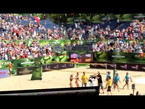 Beach-Volleyball WM 2013: Jubel bei Borger/Büthe nach dem Matchball im Halbfinale
