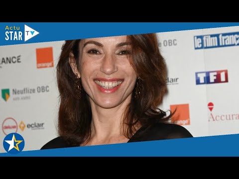 Aure Atika : Sublime sirène de 53 ans, elle dévoile ses courbes dans un maillot rouge