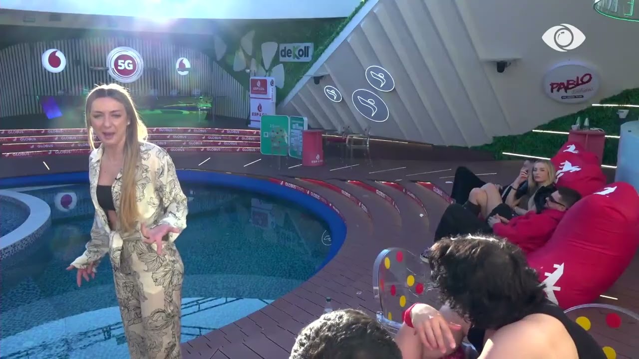 O fëlliqësirë/ Vijon debati mes Juelës dhe Gretës