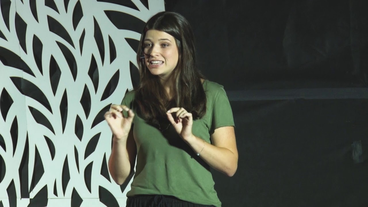 Como as empresas encaram desafios sociais. | Gabriela Crego | TEDxCentroUniversitárioNewtonPaiva