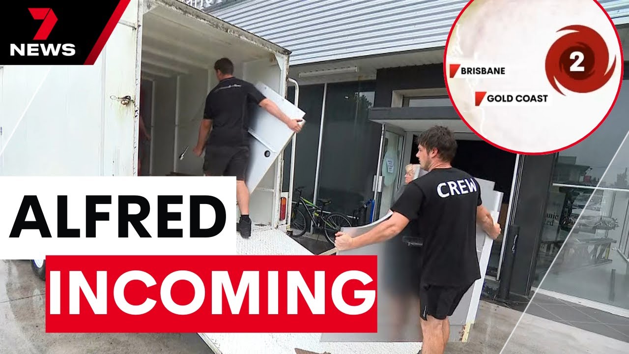 Cyclone Alfred bears down on Queensland and northern NSW | 7NEWS