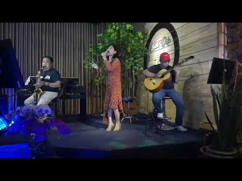 Thể hiện bởi Hoài Mỹ