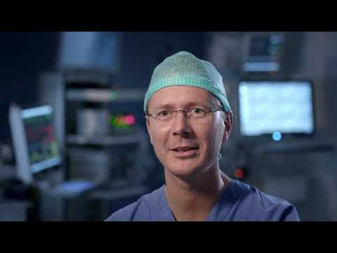 Grappig: Topdokters luisteren naar 'Bee Gees - Stayin' Alive' tijdens operatie