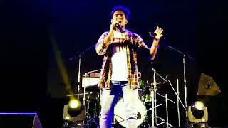 নীল রং ছিলো ভীষন প্রিয়