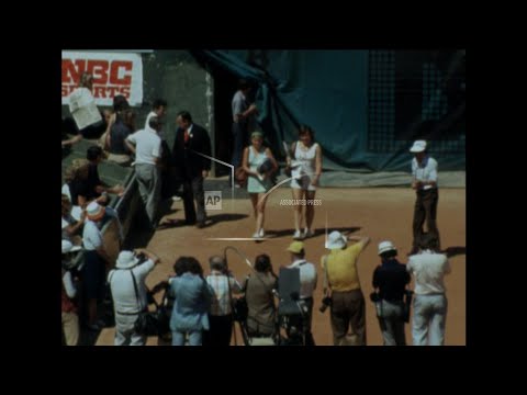 SYND 15 6 75  MARTINA NAVRATILOVA WINS ROLAND GARROS