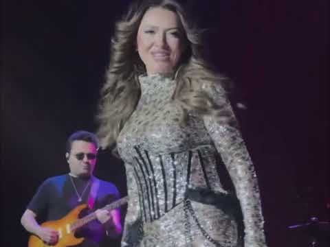 Hadise - Her şeyi yak (konser performans) 