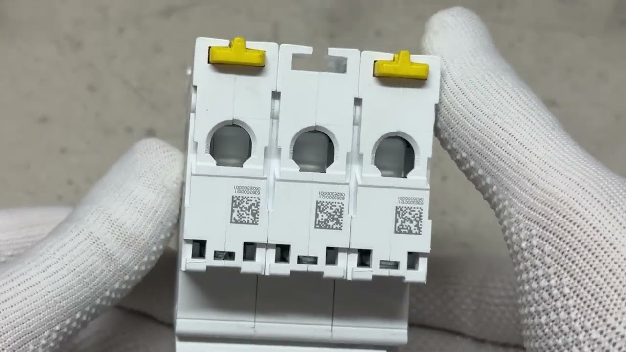 Автоматический выключатель 3P 63А С Resi9 Schneider Electric R9F12363