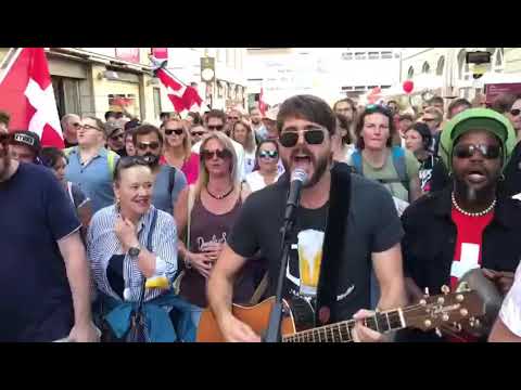 Sam Moser  (S‘Mass isch voll) live an der Demo in Winti
