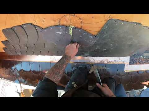 Farbige Blume aus Schiefer an Gaubenfront - Teil 2 - Schieferdecker Sachsen