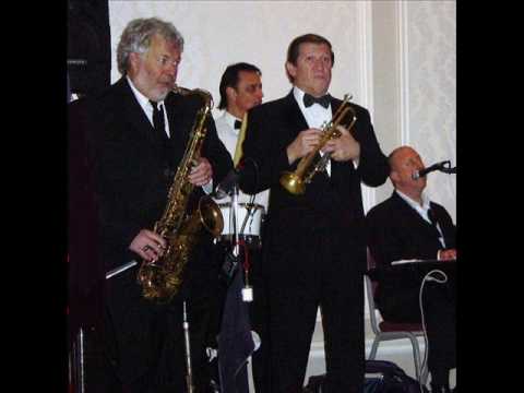 Israeli singer Yosi Levy and L.A Klezmer Kings band singing- Barcheinu - ברכנו השם אלוקנו