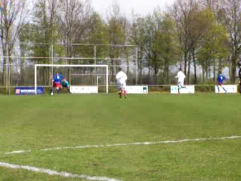 24-04-2010 Koudekerk 2 - Linschoten 2 Doelpunt Arjen Linstra 2-0