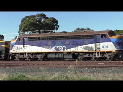 Qube Logistics Rice Train Antique Loco Lashup from Deniliquin 22-05-2017.
