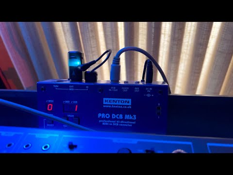 CME WIDI - Wireless MIDI from DX5 to Jupiter 8 Kenton DCB/MIDI Adaptor box CLEAR ACROSS THE STUDIO!