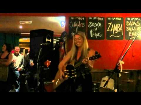 Jenna Witts and The Band in The Red Barn (1)