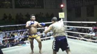 Download Lagu Lucas (Tiger Muay Thai) scores 2nd round KO at Patong Boxing Stadium Thumbnail