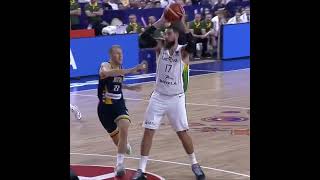 A really fired up dunk