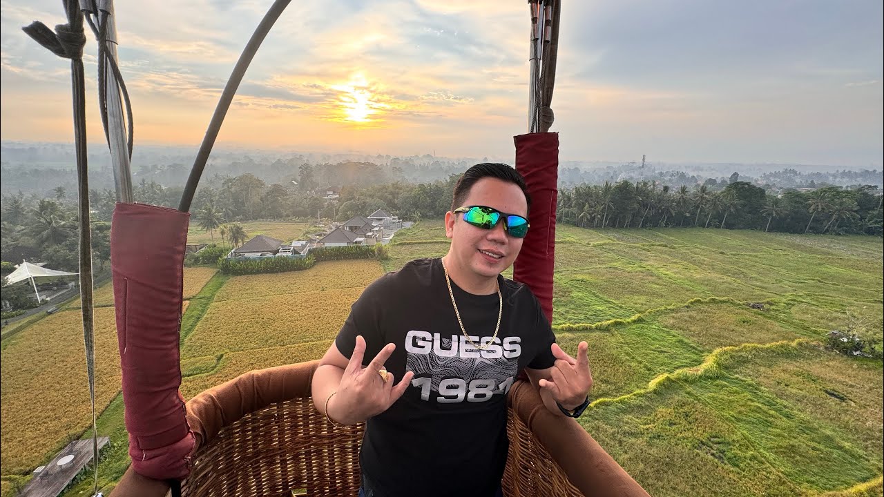 Join a tourist as he experiences Hot Air Balloon Ride.