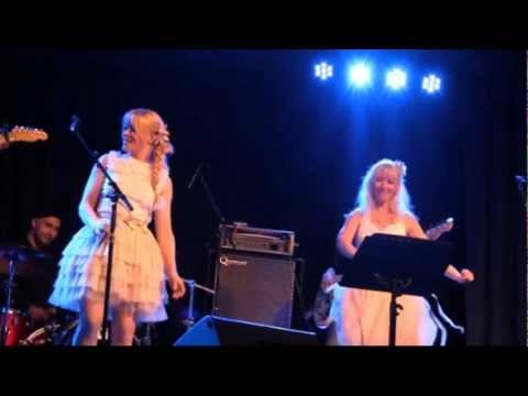 Kuunkuiskaajat - Kahden (Live 2012)