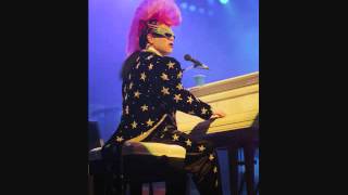 17. This Town (Elton John - Live In Los Angeles 10/10/1986)