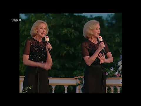 Kessler Zwillinge "Mackie Messer" Dirigent: Peter Falk