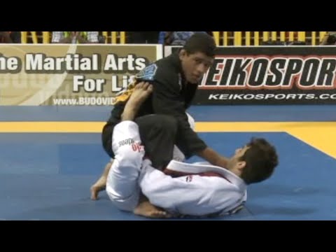 Gilbert "Durinho" Burns VS Lucas Lepri / World Championship 2011
