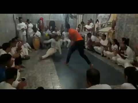 Prof: Cabelo Pé de Serra União Arte Capoeira e Prof: Salsicha Vôo De Liberdade Capoeira