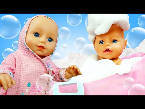 Baby Annabell doll & bath time. Pretend to play & toy bathtub for Baby Born dolls. Baby doll videos.