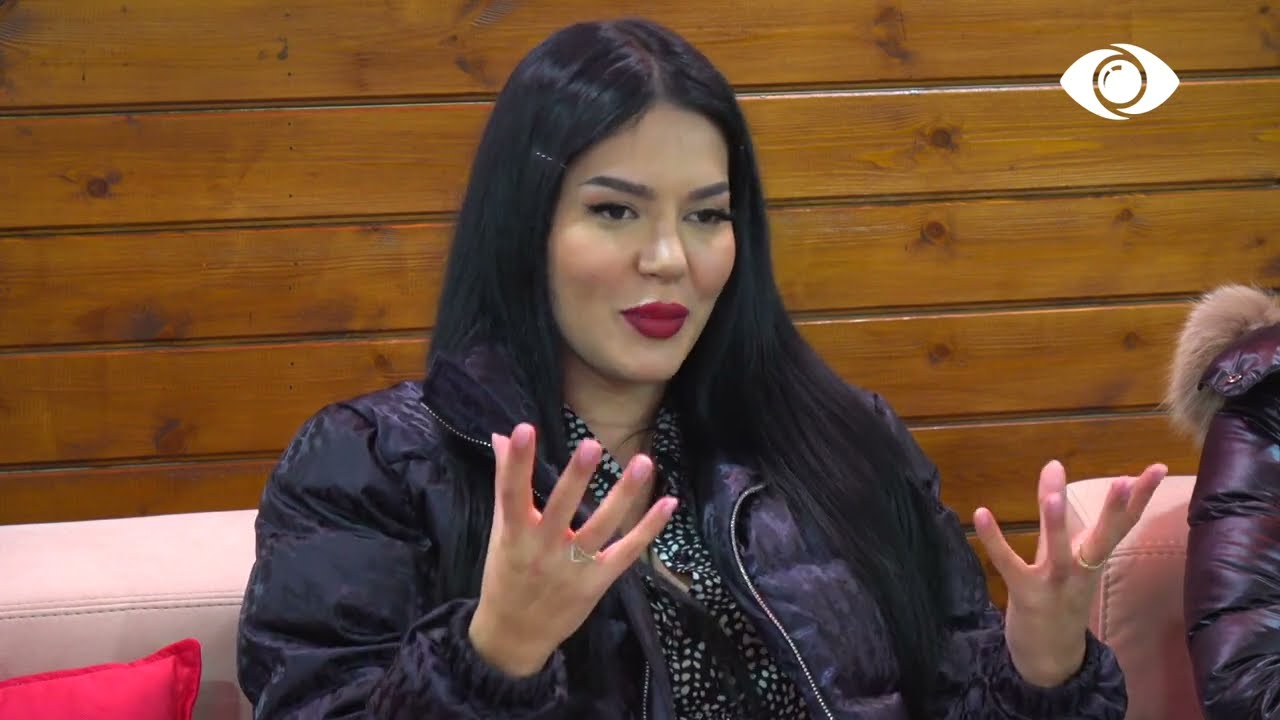 Mendoja vetvrasjen/Efi rrëfen historinë e rëndë