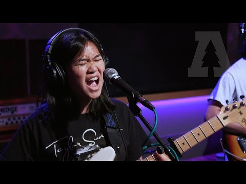 Hana Vu - Crying on the Subway | Audiotree Live