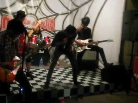 Running on karma(BAND)- until the end(NEW SONG) (outright malaysia tour mkb bangi).mp4