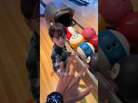 Gawat hayza mau angkat bola bowling sendiri