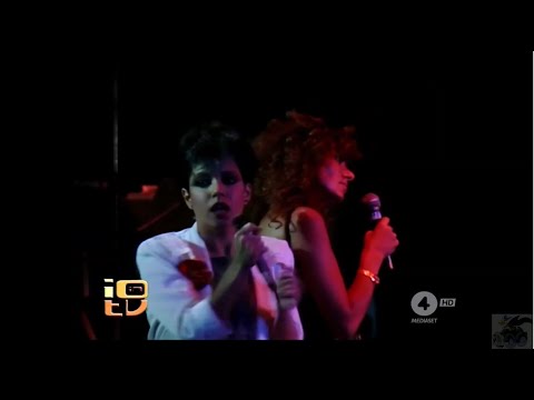 Matia Bazar con Antonella Ruggiero e Loredana Berté - C'è tutto un mondo intorno Live HD 17/7/82