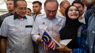 Download lagu DIMAKI HAMUN, this is Anwar's response to PN AND SG4! Mahathir's shocking decision mp3 Download lagu DIMAKI HAMUN, this is Anwar's response to PN AND SG4! Mahathir's shocking decision mp3