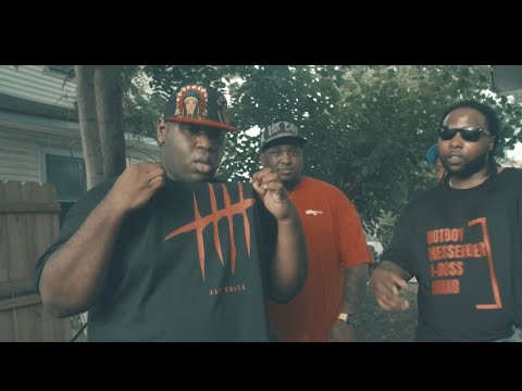 Trapping out da zoo (official Video by Kamikaze Hotboy   (young t the Messenger/D-Boss D-M-H